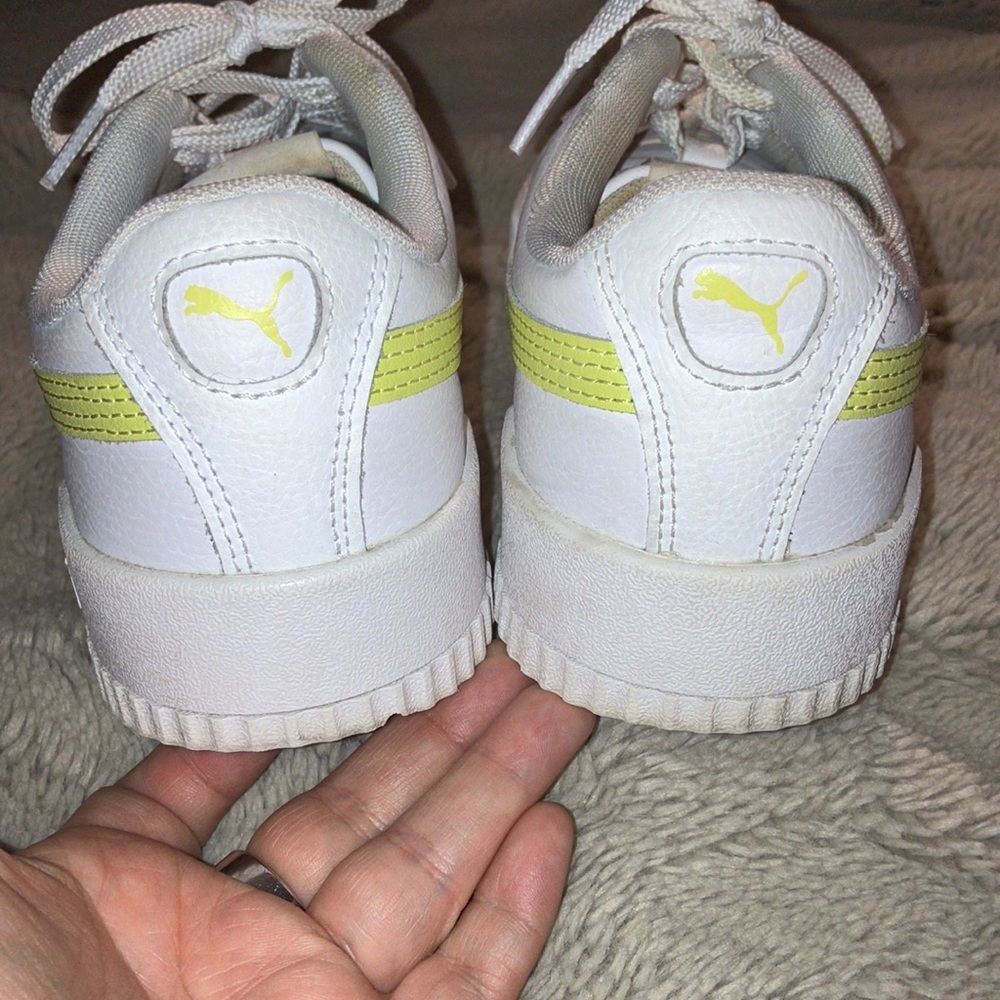 🧜♀️ Puma Classic Woman’s Sneakers, Size 8 - Picture 3 of 8
